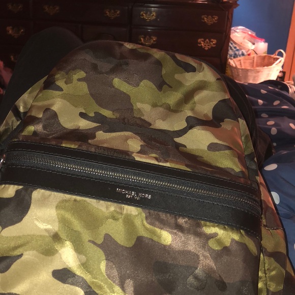 i’m trying to buy new shoes - Picture 2 of 4